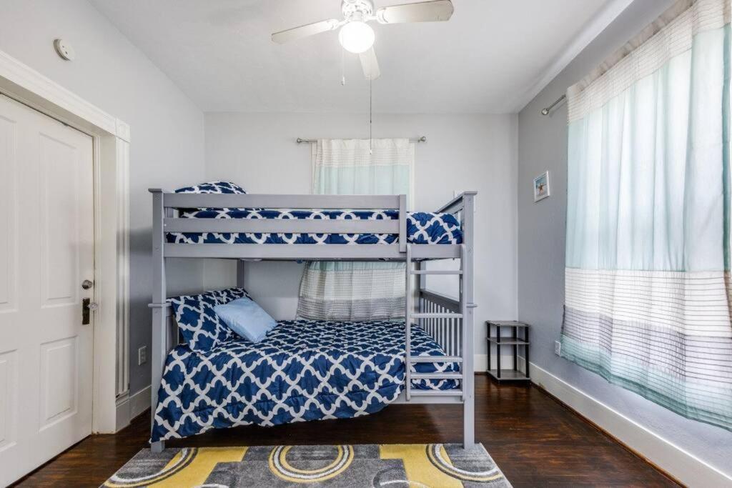 Cozy Sea Breeze Bungalow - 2 Mins To The Beach 加尔维斯敦 外观 照片