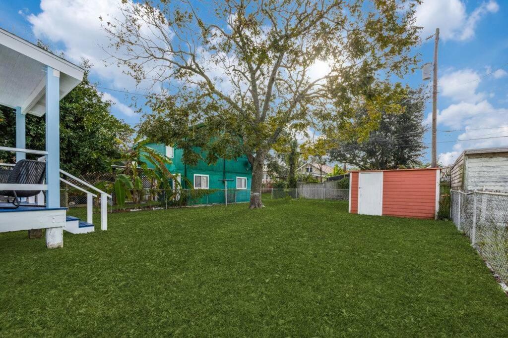 Cozy Sea Breeze Bungalow - 2 Mins To The Beach 加尔维斯敦 外观 照片